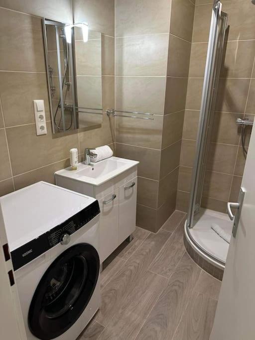 Ferienwohnung Direkt Bei U1 Wien Exterior foto