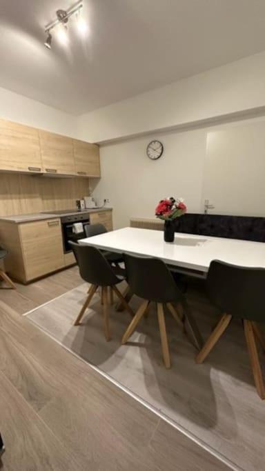 Ferienwohnung Direkt Bei U1 Wien Exterior foto