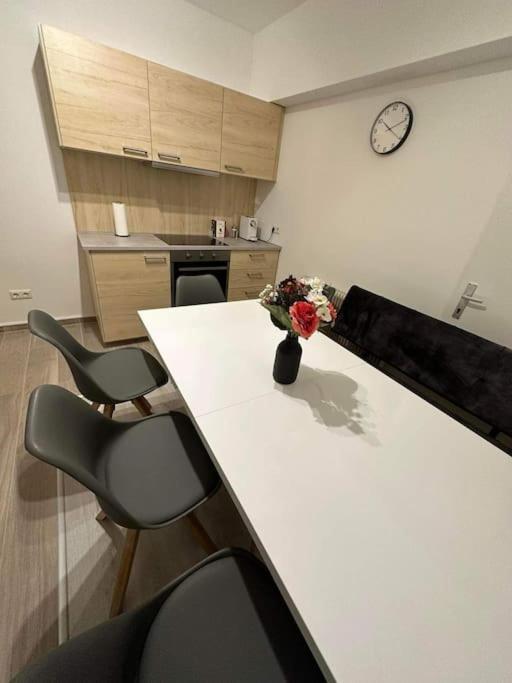 Ferienwohnung Direkt Bei U1 Wien Exterior foto
